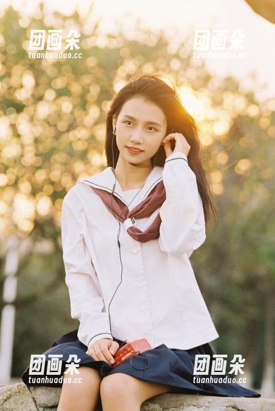 穿越迷雾：一起探索Min.E (민이)LeeheeExpress–LEHC的原图与图片之美.txt